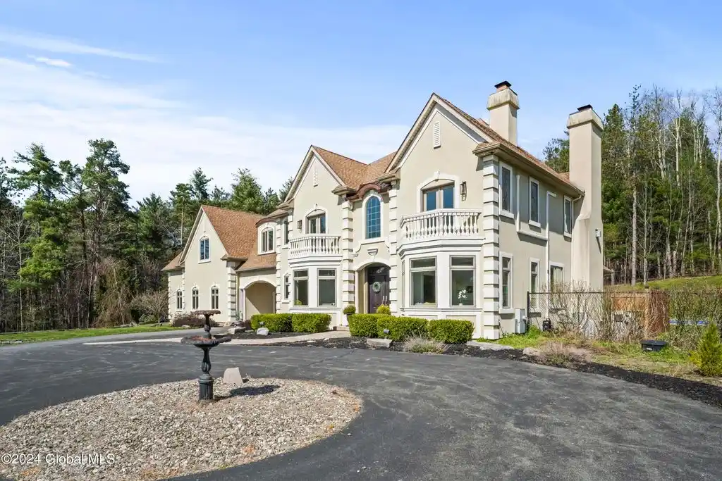 Luxury Retreat with Amazing Views of the Catskill Mountains