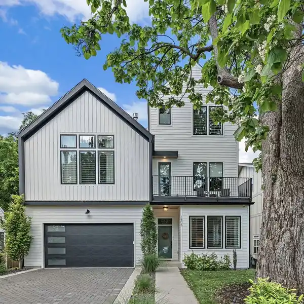 BEAUTIFULLY DESIGNED RECENTLY CONSTRUCTED HOME