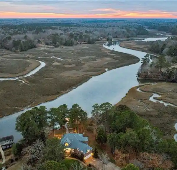 BREATHTAKING ESTATE WITH JAMES RIVER ACCESS