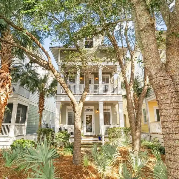 BEAUTIFUL AND SPACIOUS HOME STEPS FROM THE GULF