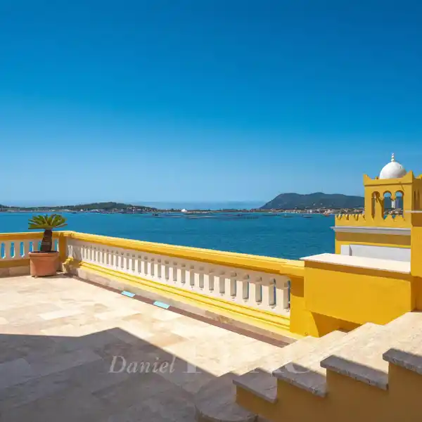 EXCEPTIONAL APARTMENT WITH COMMANDING VIEWS