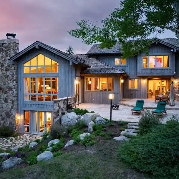 IMPECCABLE RESIDENCE ON 8.5 GATED ACRES
