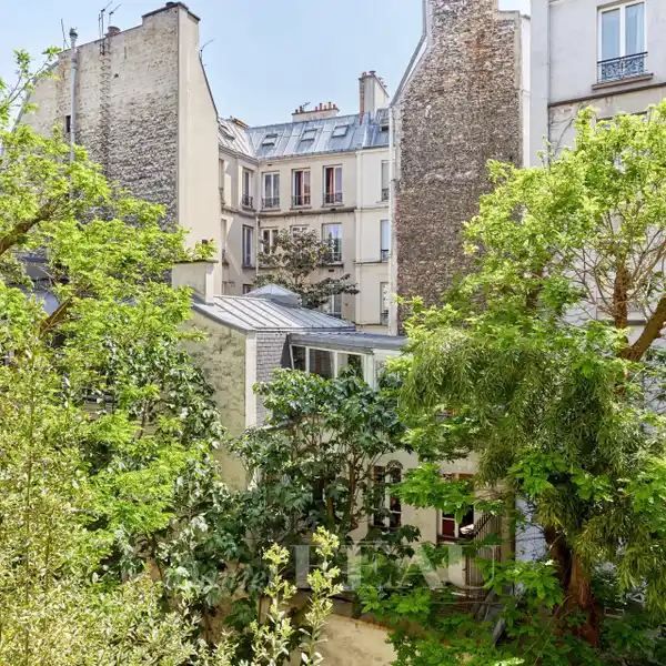 ELEGANT SAINT GERMAIN PIED-à-TERRE WITH GARDEN