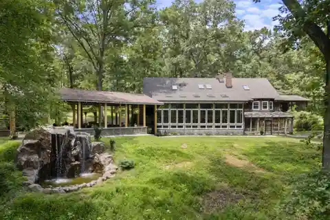 Rustic Retreat Within 25 Private Wooded Acres