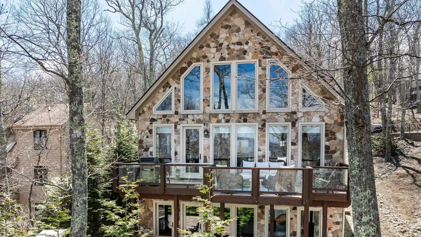 Like-new Mountaintop Home at Wintergreen Resort
