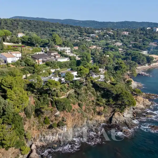 UNIQUE PROPERTY IN AN EXCEPTIONAL LOCATION