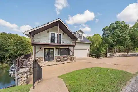 Entertainer's Dream on the Waterfront