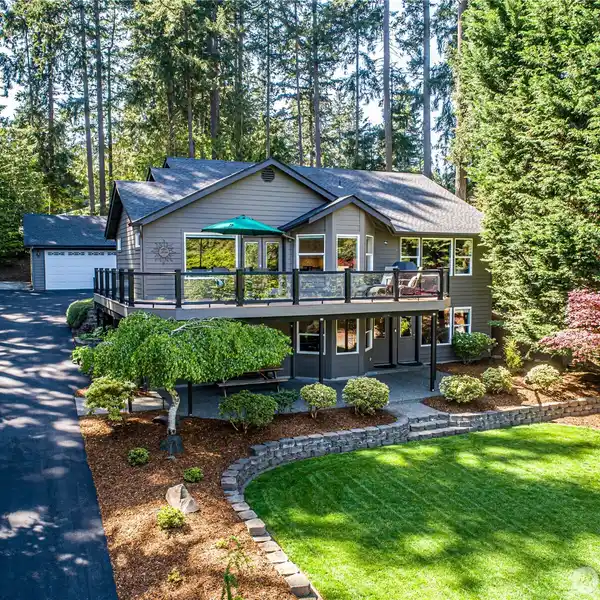 GORGEOUS PARK-LIKE WATERFRONT PROPERTY
