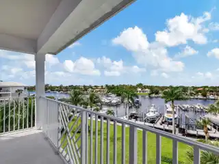 Beautiful Penthouse Overlooking the Intracoastal Waterway