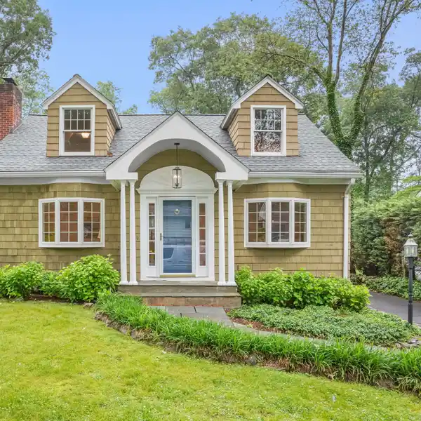 CHARMING CAPE COD-STYLE HOME IN NOROTON HEIGHTS