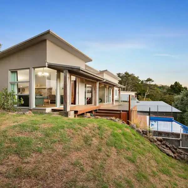 EXECUTIVE MULTI-LEVEL HOME WITH STUNNING VIEWS