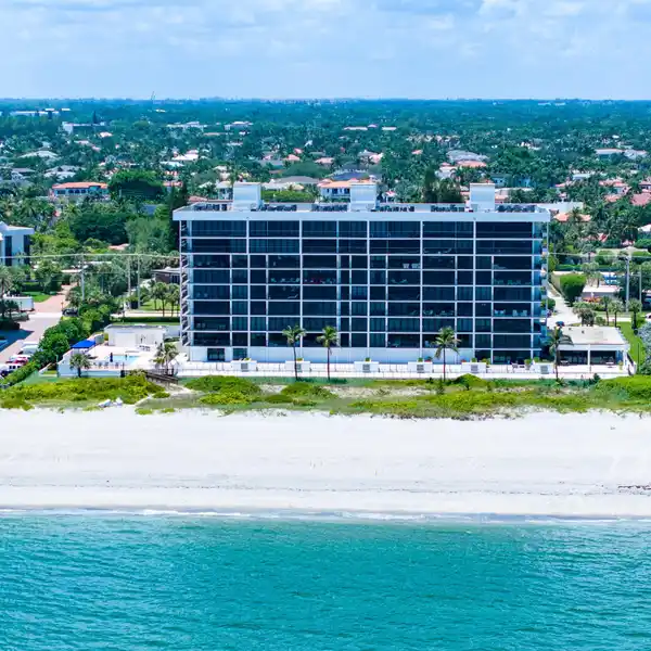 SPECTACULAR OCEANFRONT RESIDENCE