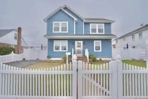 Beautifully Renovated Colonial-Style Residence