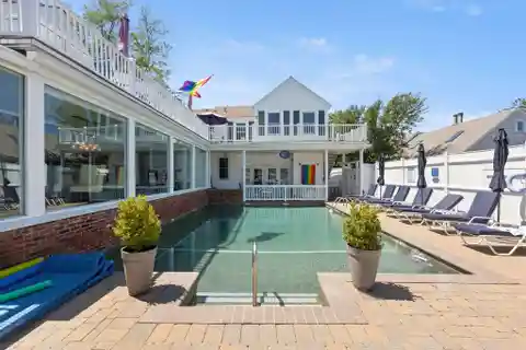 Bright End-Unit Condo Near the Bay