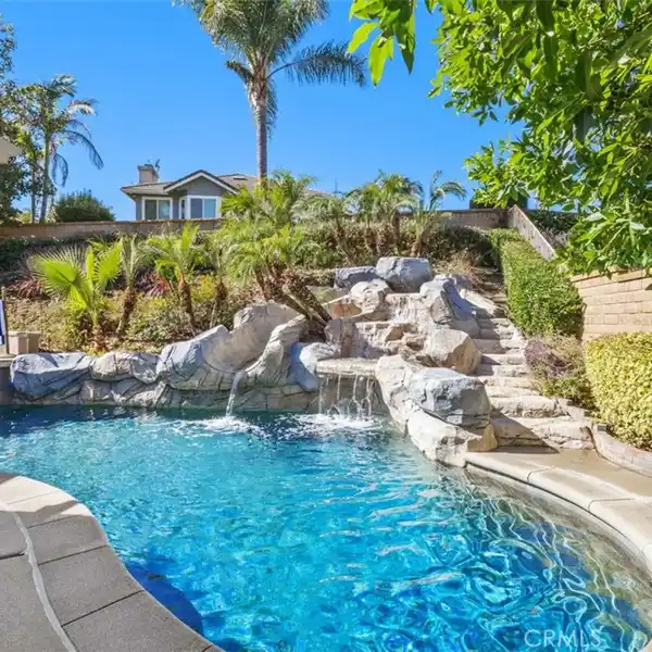 LUXURY ESTATE WITH PRIVATE SALTWATER POOL AND OUTDOOR KITCHEN