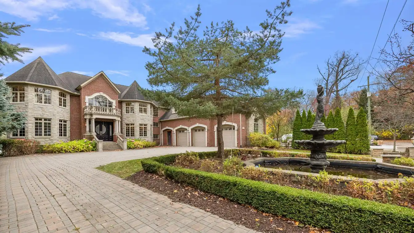 Beautiful Lakefront Residence
