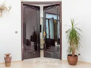 Elegant Residence Steps to the Marne