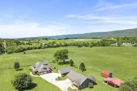 Rare Find in the Beautiful Sequatchie Valley