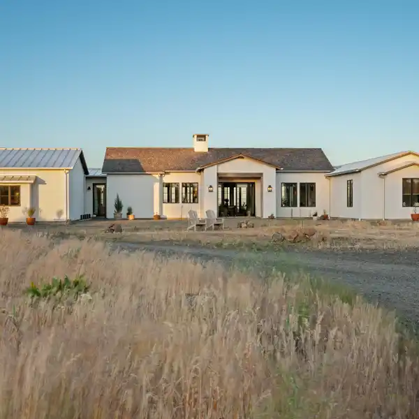 LUXURIOUS RURAL LIVING