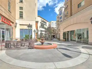 Bright, Modern 3-bedroom with Premium Amenities