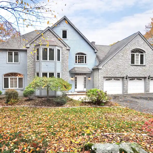 SERENE PRIVATE ESTATE WITH POND VIEWS