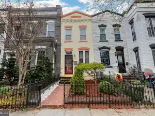 Stylish Townhouse with Private Patio