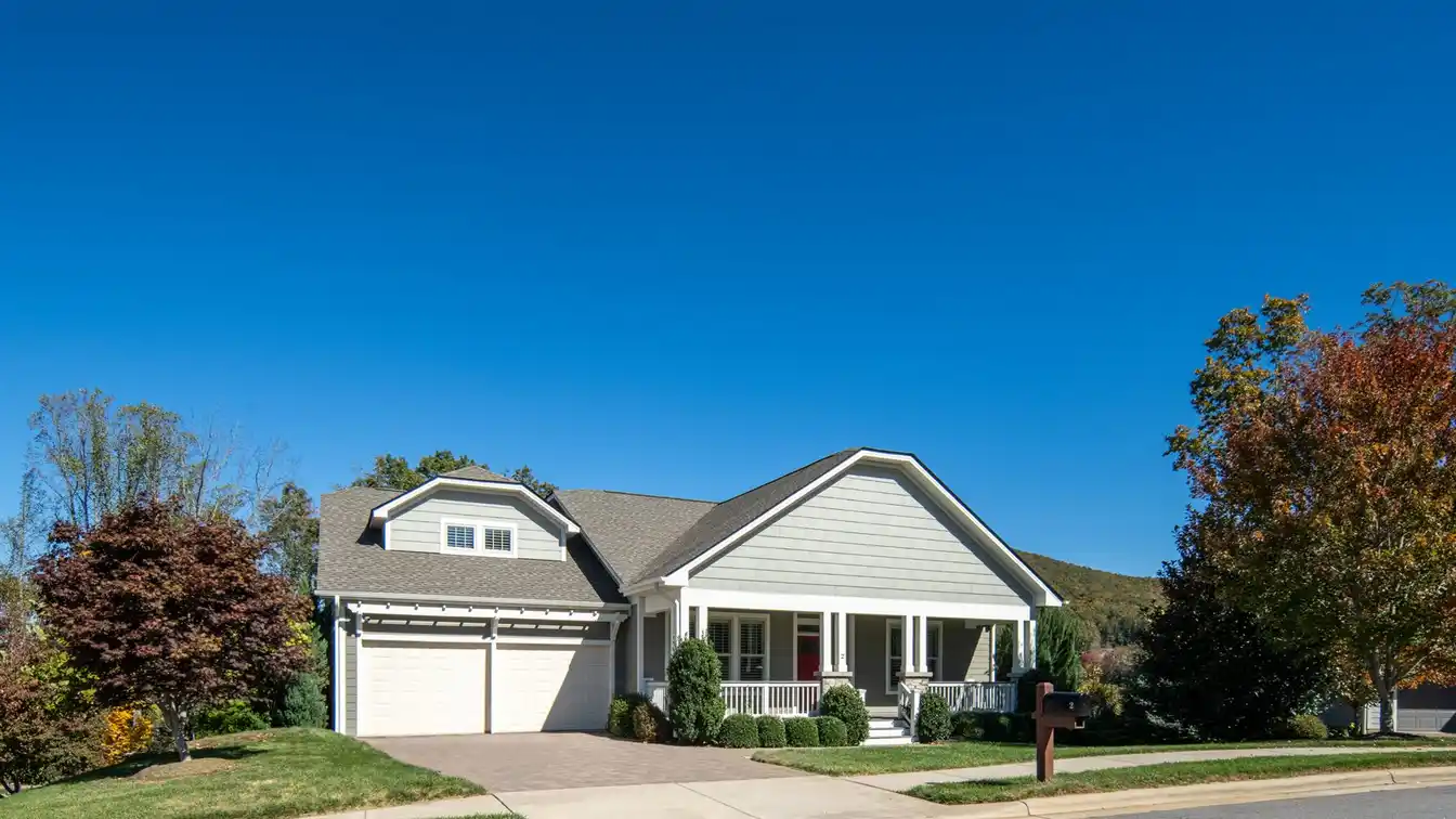 Beautifully Appointed Like-new Cottage