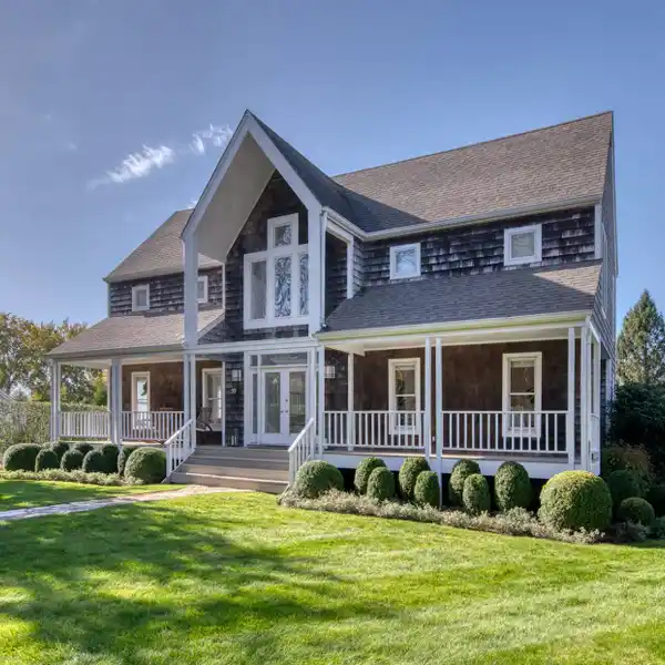 TRADITIONAL SUMMER COTTAGE IN SOUTHAMPTON VILLAGE