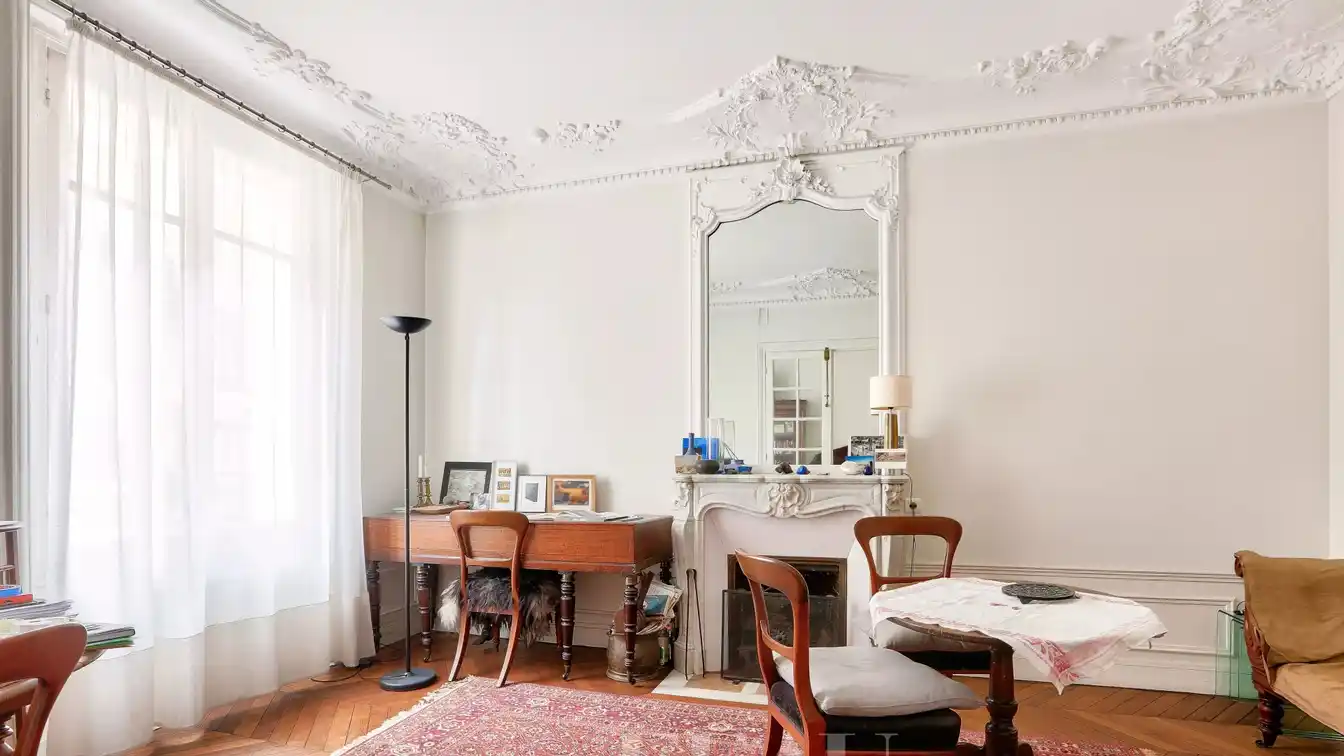 Elegant Ground-floor Apartment in Prestigious Place De Breteuil