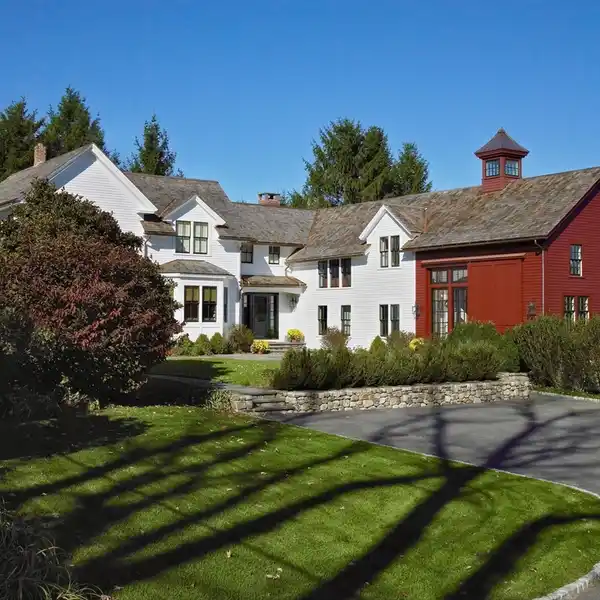 ELEGANT HOME ON A SCENIC ROAD