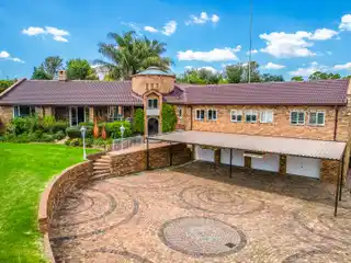 Luxury Entertainers Home in Randjesfontein Estate