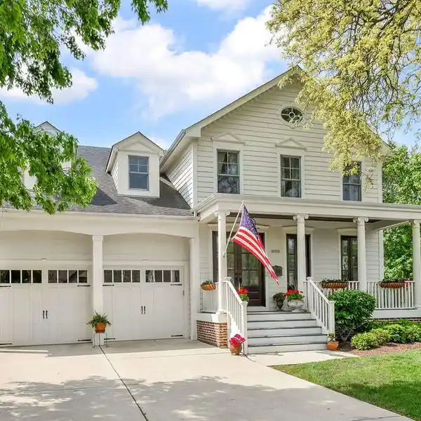 STUNNING CUSTOM BUILT MAGNOLIA HOME