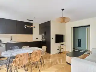 Modern Living Close to Iconic Paris Landmarks