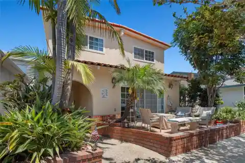 Coastal Living Just Four Blocks from the Beach