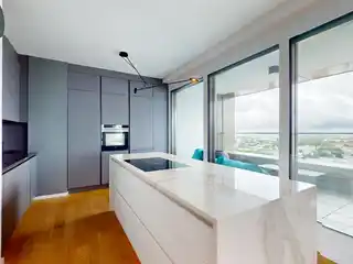 High-Quality Apartment with Designer Furnishings and Fascinating Distant Views on the 17th Floor