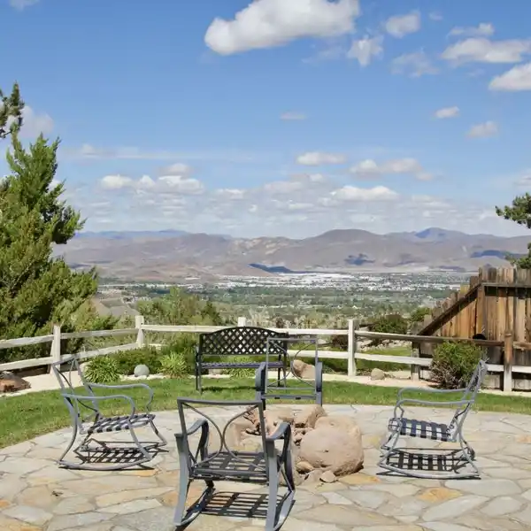 WELL-MAINTAINED HOME IN A PRESTIGIOUS COMMUNITY