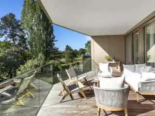Magnificent Top Floor Corner Apartment