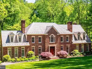 Exceptional Residence in Falcon Ridge on the Potomac