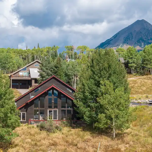 SERENE MOUNTAIN RETREAT NESTLED IN DESIRABLE SUBDIVISION