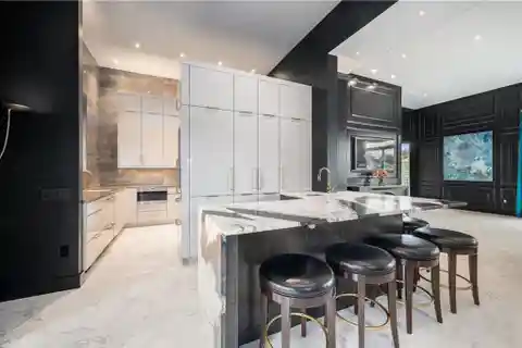 Iconic South Plaza Penthouse