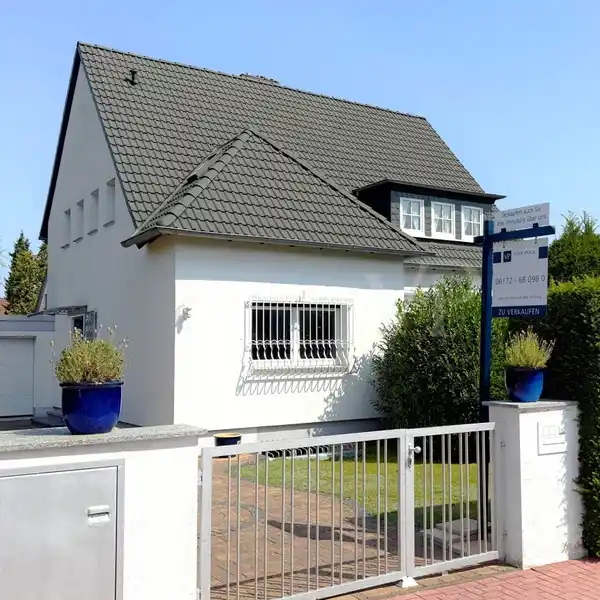 DETACHED SINGLE-FAMILY HOUSE IN A PRIME RESIDENTIAL AREA
