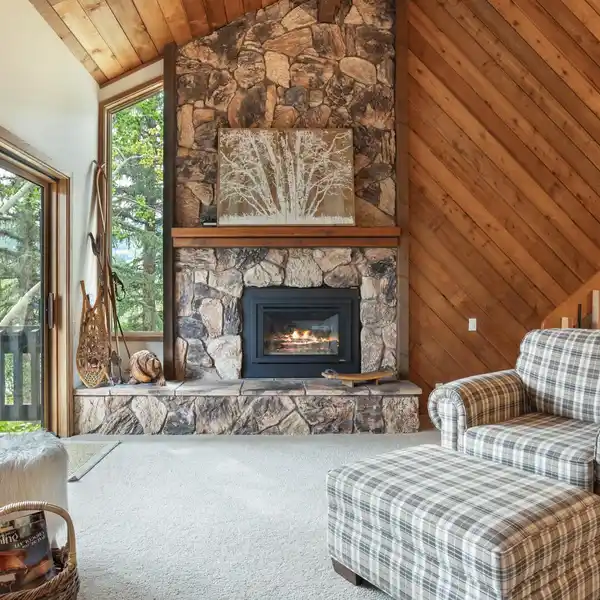 PRIME PROXIMITY TO COMMUNITY CENTER, POOL, AND HOT TUB