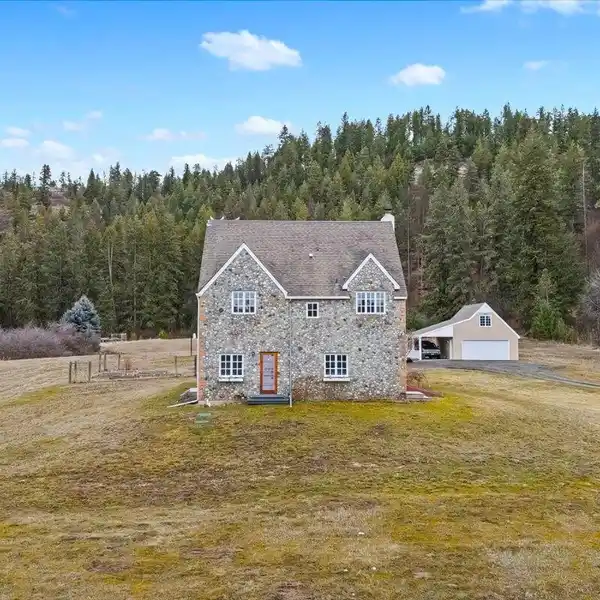 FULLY-SOLAR-POWERED HOME ON TEN ACRES