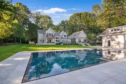 Stunning Residence for Rent on over an Acre