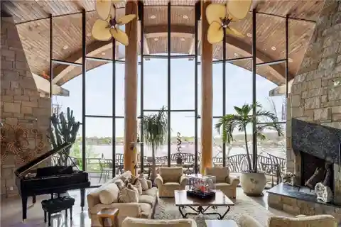 A Lakefront Work of Art