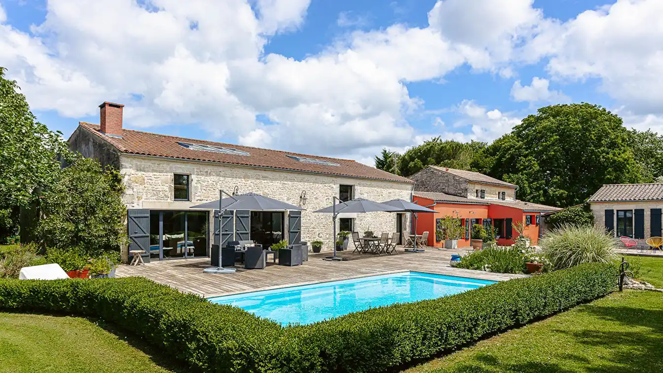 Former Artist's Studio in an Exceptional Green Setting