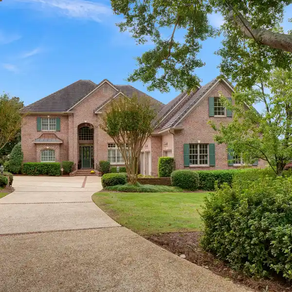 EXCEPTIONAL ENTERTAINING SPACES WITH LAKEFRONT AMBIANCE