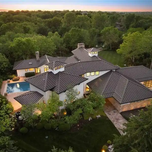 UNRIVALED ELEGANCE ON 2.5 PRISTINE ACRES