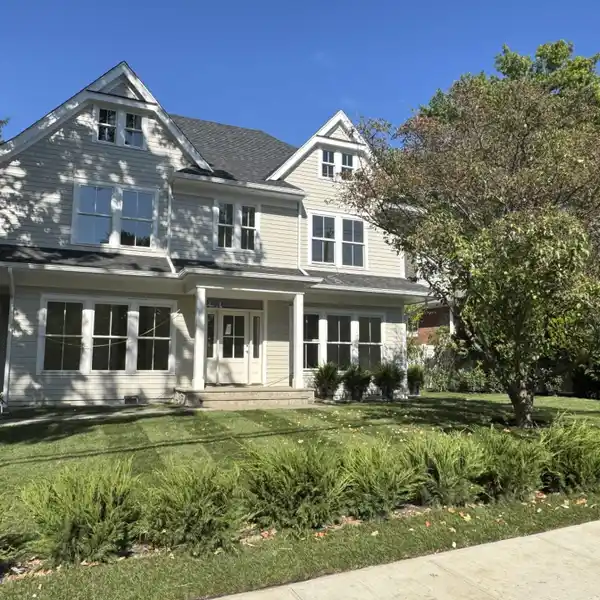 LIFESTYLE AND CONVENIENCE IN GLEN OAKS