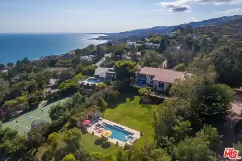Exceptional Estate Parcel with Sweeping Views